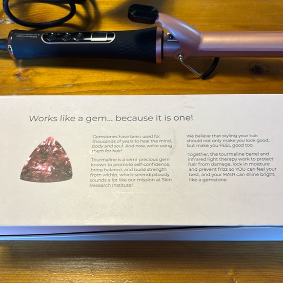 Infrared Curling Iron; One inch barrel. Has gem technology that makes hair shiny - Picture 4 of 5
